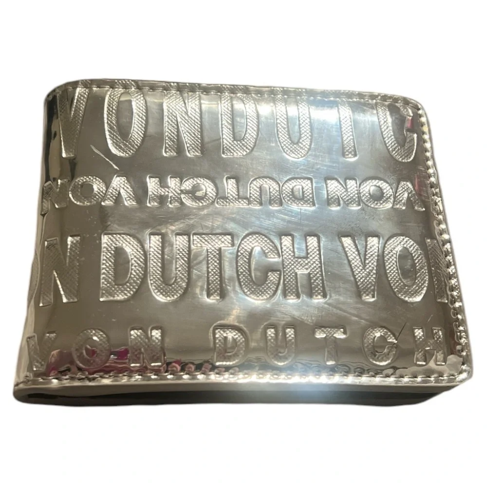 Von Dutch Silver Reflective Mens‎ Bifold Wallet w/ Dust Bag and Box!! NEW/NWT!🩶